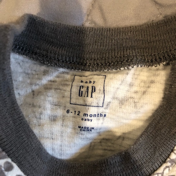 Bundle of 4 Infant Shortalls (2 Gap/2 Carter’s) - Picture 2 of 5